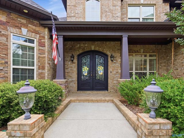 2017 Meadow Creek Circle SE, Owens Cross Roads, AL 35763