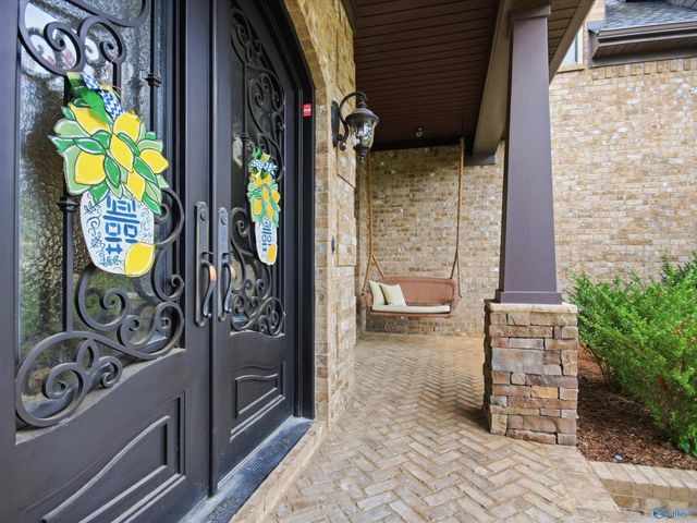 2017 Meadow Creek Circle SE, Owens Cross Roads, AL 35763