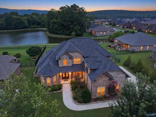 2017 Meadow Creek Circle SE, Owens Cross Roads, AL 35763