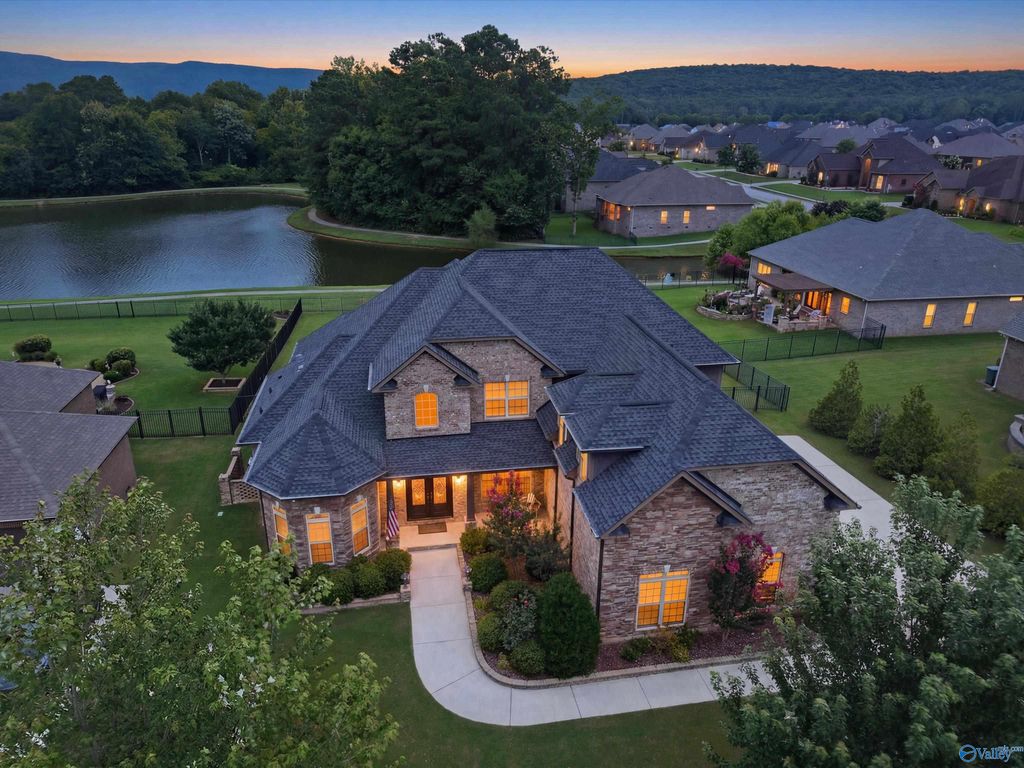 2017 Meadow Creek Circle SE, Owens Cross Roads, AL 35763