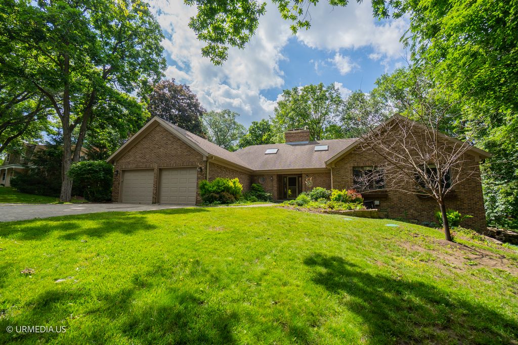 455 Eton Drive, North Barrington, IL 60010