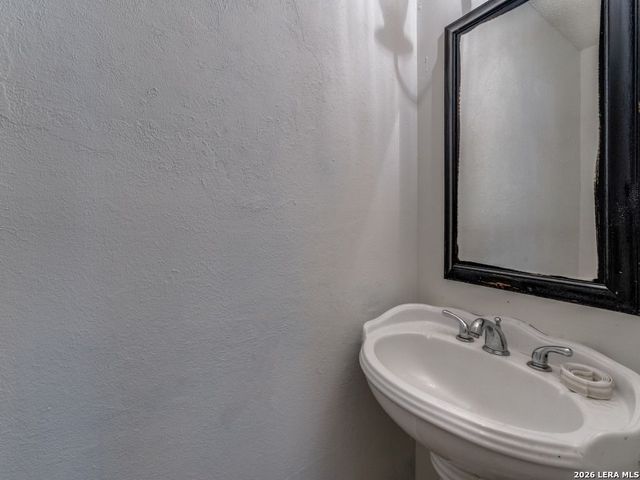 6923 Raintree, San Antonio, TX 78233