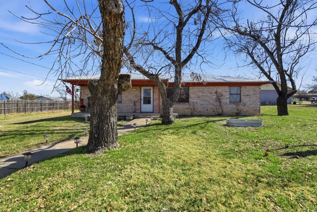 504 N Hall Street, Hamilton, TX 76531