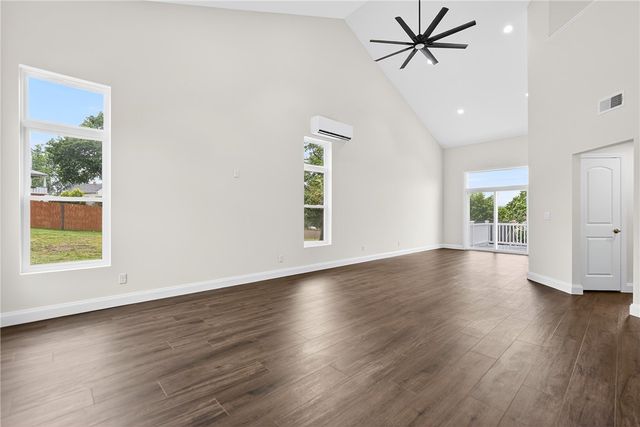 211 Reed Ave, Houston, PA 15342