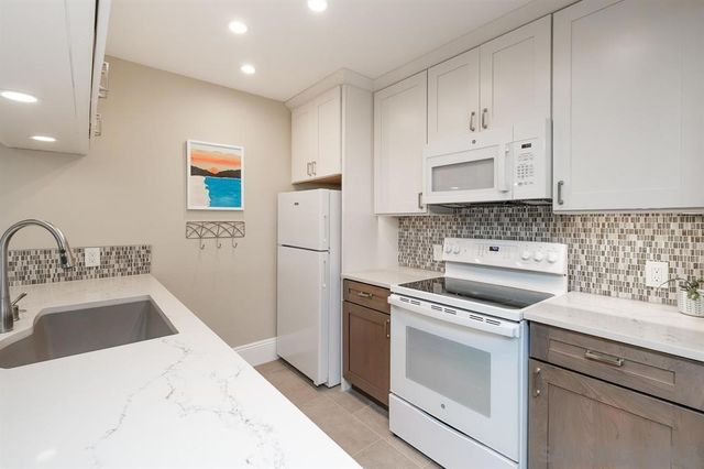 10737 San Diego Mission Road 110, San Diego, CA 92108