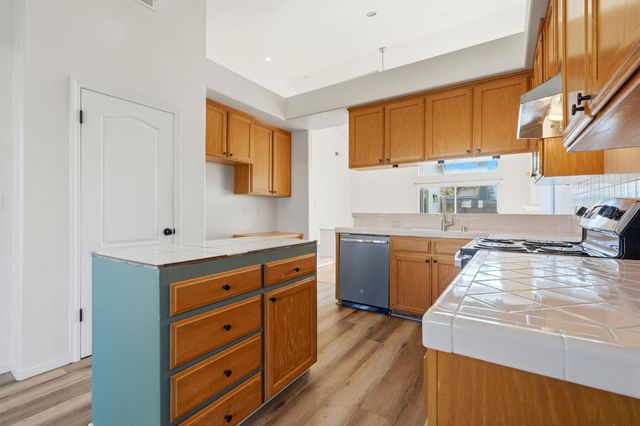 2682 Morris Avenue, Clovis, CA 93611