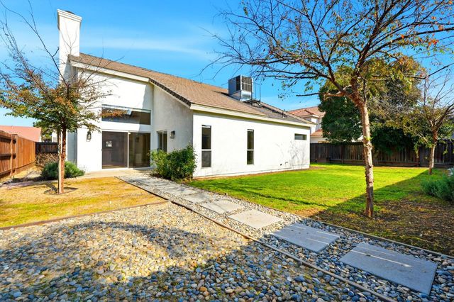 2682 Morris Avenue, Clovis, CA 93611