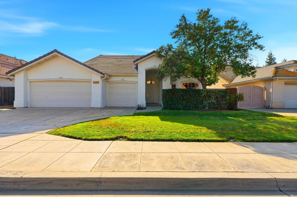 2682 Morris Avenue, Clovis, CA 93611