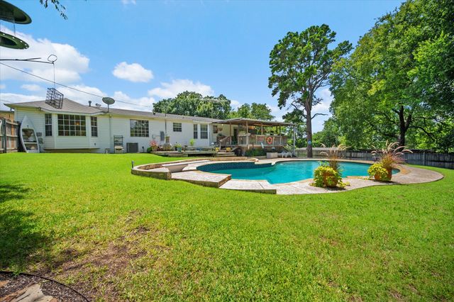 5912 Forest Hill Drive, Forest Hill, TX 76119