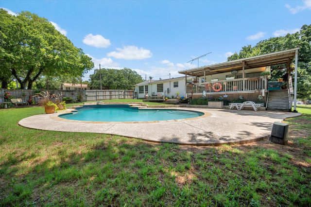 5912 Forest Hill Drive, Forest Hill, TX 76119