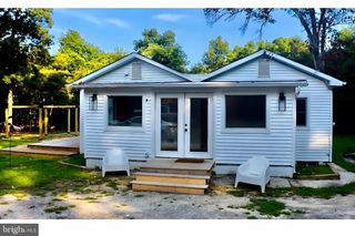 572 ZOE RD, Sicklerville, NJ 08081