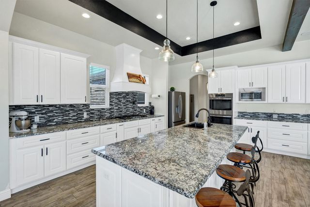 100 Maverick Court, Granbury, TX 76049