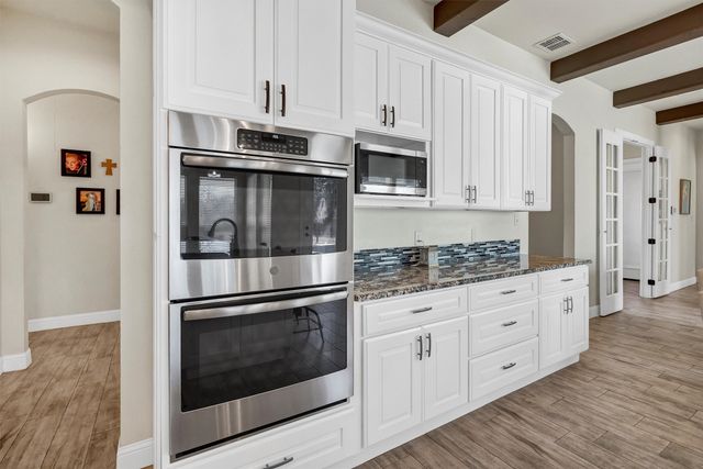 100 Maverick Court, Granbury, TX 76049