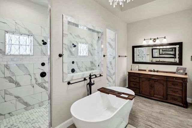 100 Maverick Court, Granbury, TX 76049