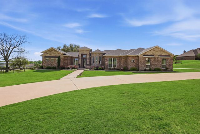 100 Maverick Court, Granbury, TX 76049