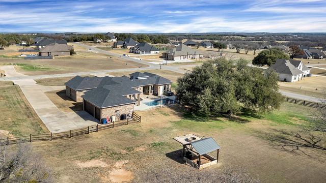 100 Maverick Court, Granbury, TX 76049