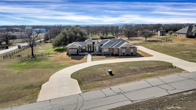 100 Maverick Court, Granbury, TX 76049