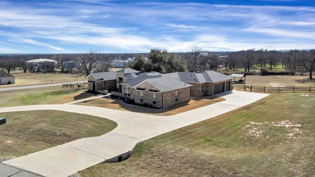 100 Maverick Court, Granbury, TX 76049