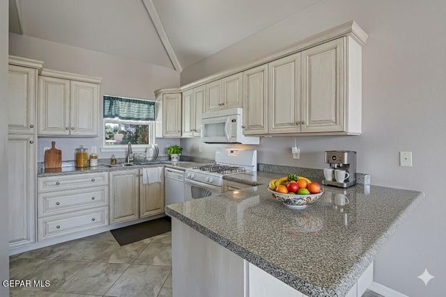 6250 ESCONDIDO Drive, El Paso, TX 79912