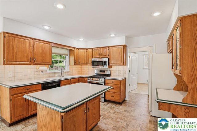 6341 Sauterne Drive, Lower Macungie Twp, PA 18062