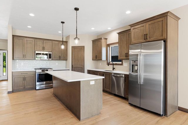 1823 BOBBY JONES DRIVE, De Pere, WI 54115
