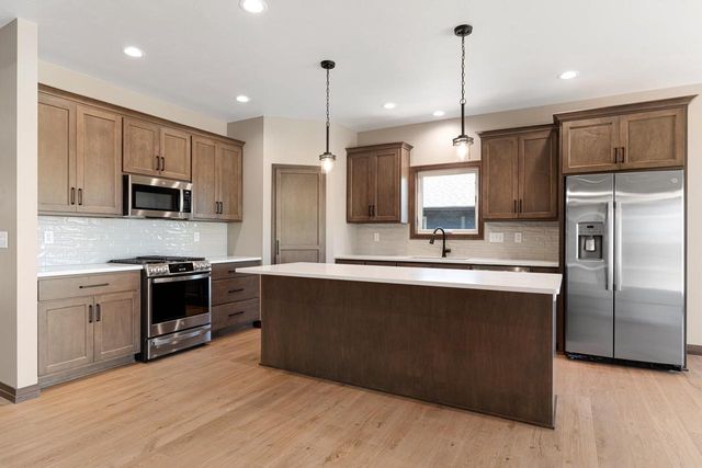 1823 BOBBY JONES DRIVE, De Pere, WI 54115