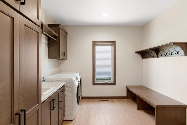 1823 BOBBY JONES DRIVE, De Pere, WI 54115
