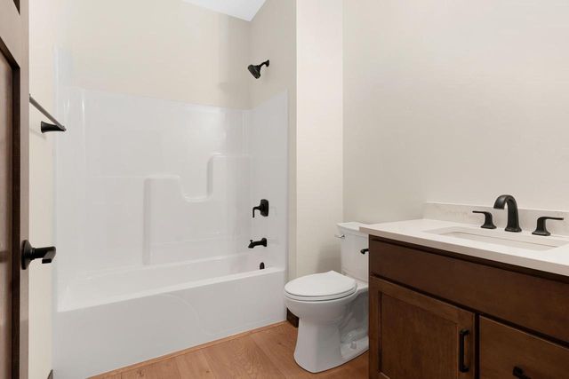 1823 BOBBY JONES DRIVE, De Pere, WI 54115
