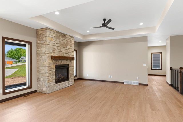 1823 BOBBY JONES DRIVE, De Pere, WI 54115