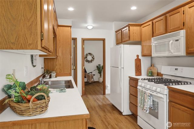 2185 Eastwood Way, Lynden, WA 98264