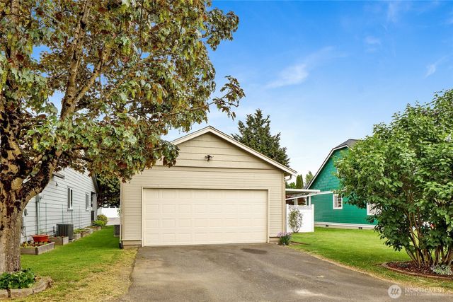 2185 Eastwood Way, Lynden, WA 98264