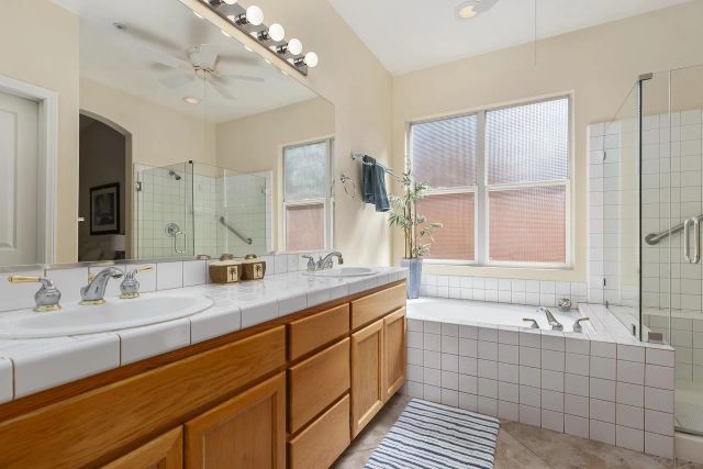 1935 Cresthaven Dr, Vista, CA 92084