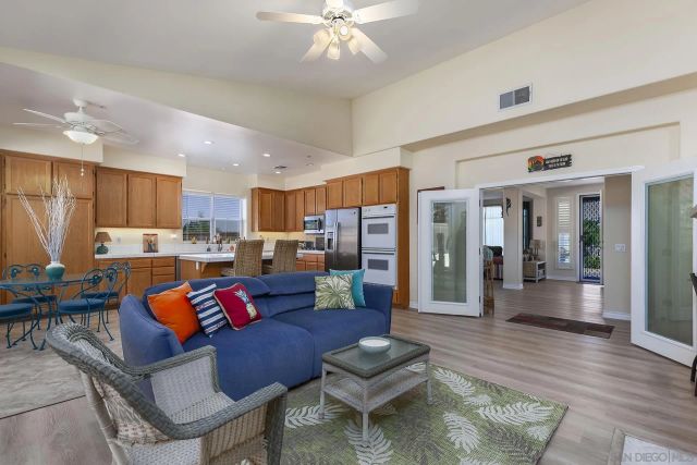 1935 Cresthaven Dr, Vista, CA 92084