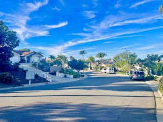 1935 Cresthaven Dr, Vista, CA 92084