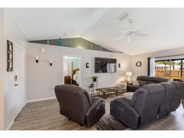 814 Floraland Avenue, Sebastian, FL 32958