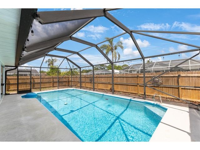 814 Floraland Avenue, Sebastian, FL 32958