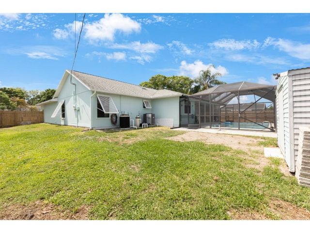814 Floraland Avenue, Sebastian, FL 32958