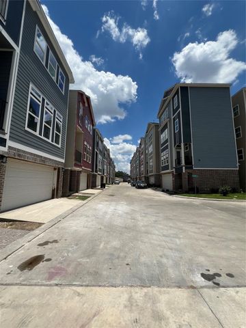 2102 Oatfield Drive, Houston, TX 77018