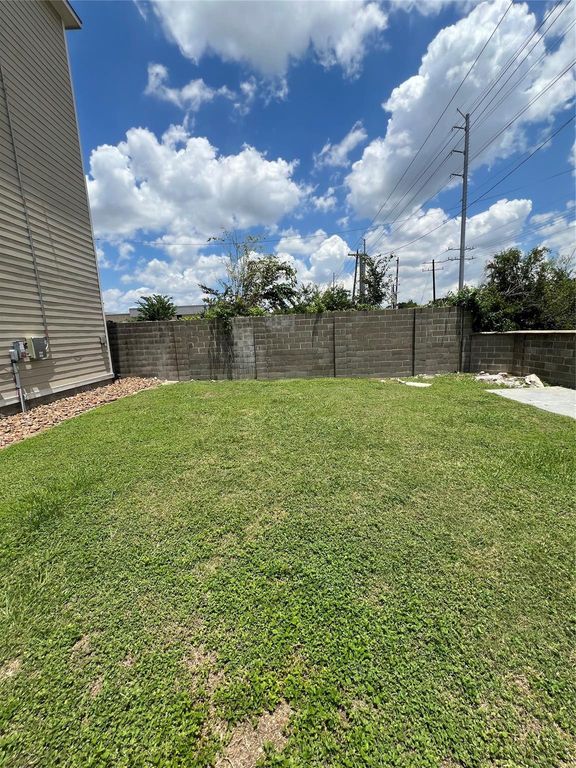 2102 Oatfield Drive, Houston, TX 77018