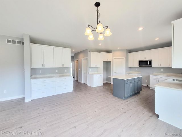 13017 River Rock Pass, Fenton Charter Township, MI 48451