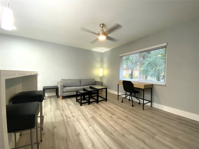 7901 SW 64 Avenue 18, South Miami, FL 33143