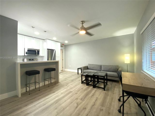 7901 SW 64 Avenue 18, South Miami, FL 33143
