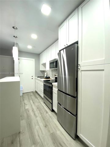 7901 SW 64 Avenue 18, South Miami, FL 33143