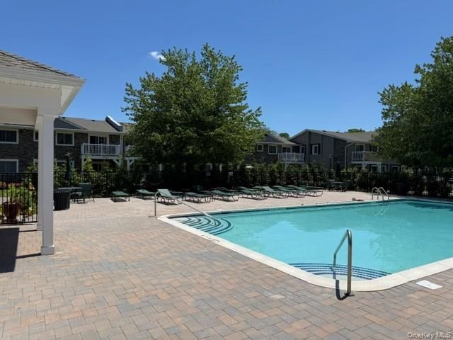 9 Williams Boulevard 25-2D, Lake Grove, NY 11755