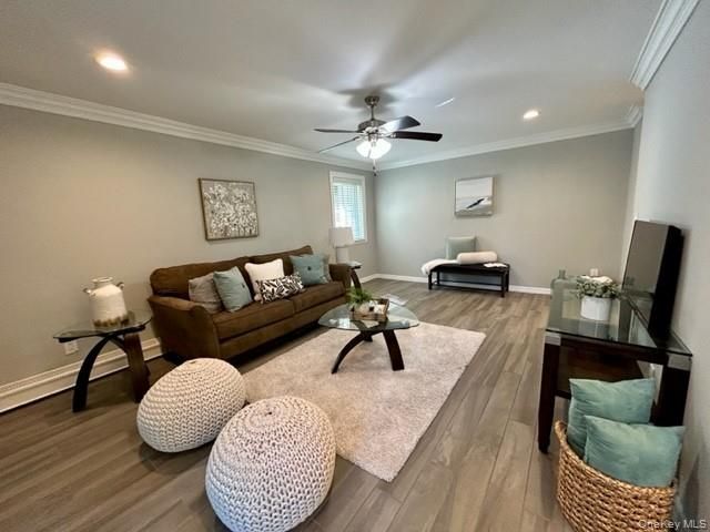 9 Williams Boulevard 25-2D, Lake Grove, NY 11755