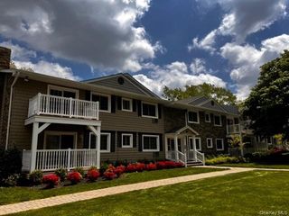 9 Williams Boulevard 25-2D, Lake Grove, NY 11755