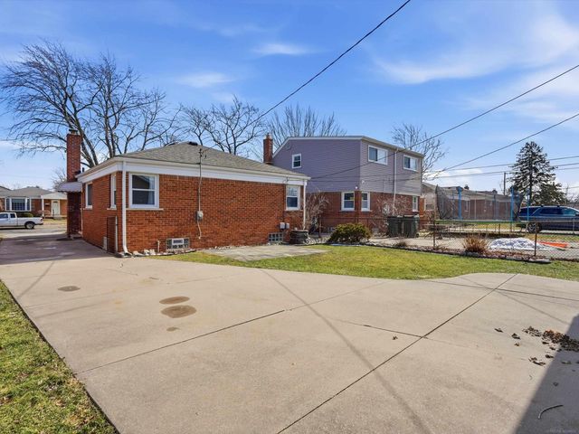 28021 Rockwood Street, St Clair Shores, MI 48081
