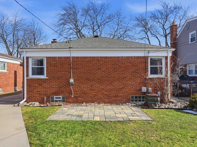 28021 Rockwood Street, St Clair Shores, MI 48081