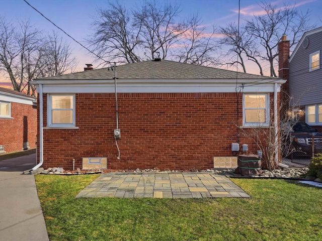 28021 Rockwood Street, St Clair Shores, MI 48081