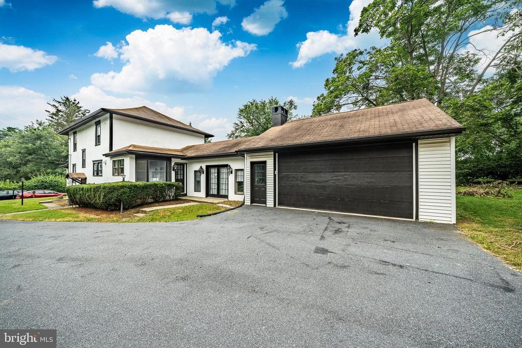 2043 STONECREST DR, Lancaster, PA 17601